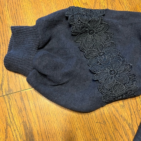 Wit & Wisdom Crochet Inset Blouson Sleeve Pullover. - Picture 4 of 5
